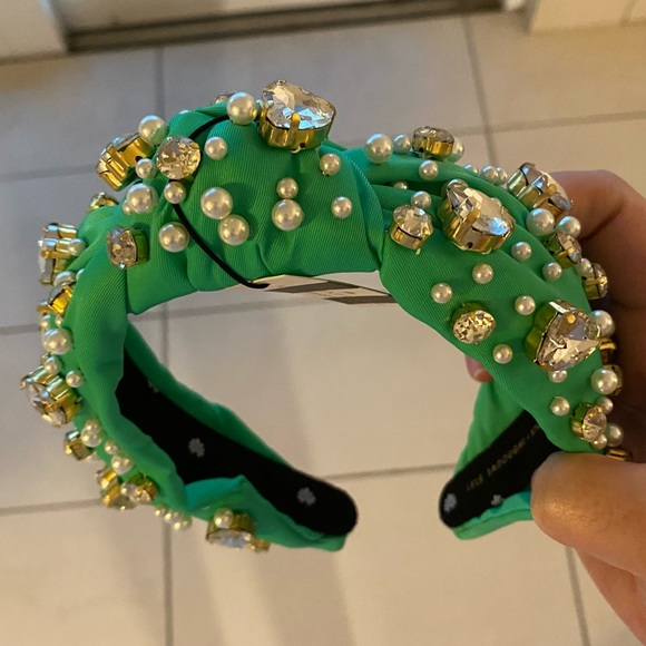 LELE SADOUGHI X STONEY CLOVER AVOCADO PEARL & CRYSTAL HEARTS KNOTTED HEA…
